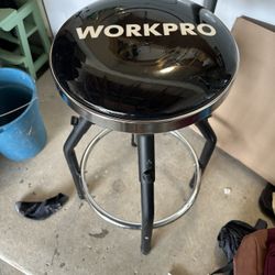 WORKPRO Garage Bar Stool. Heavy Duty Adjustable Hydraulic Shop Stool 