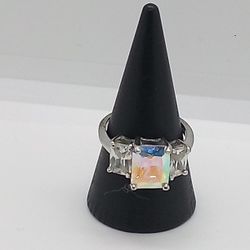 BEAUTIFUL WOMAN RING SIZE 8
