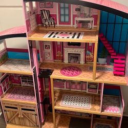Barbie House Plus Many Accessories 