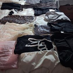 Womans Size Medium 15 Pieces All For 5dollars 