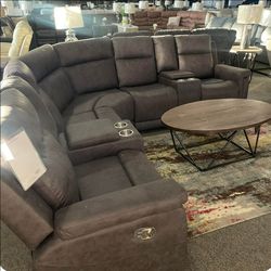 💞OM 💞  Brand New Living Room Reclining Sectional