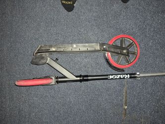 Razor Scooter used 4 times - Red/Black, Spoked Large Wheels, Folding Scooter for Up to 220 lbs