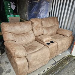 Reclining Loveseat with Center Console