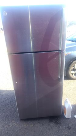 GE Side-by-Side Refrigerator – Like New, Stainless Steel, Energy Star - Rock Hill, SC