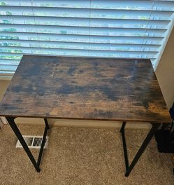 Desk / table