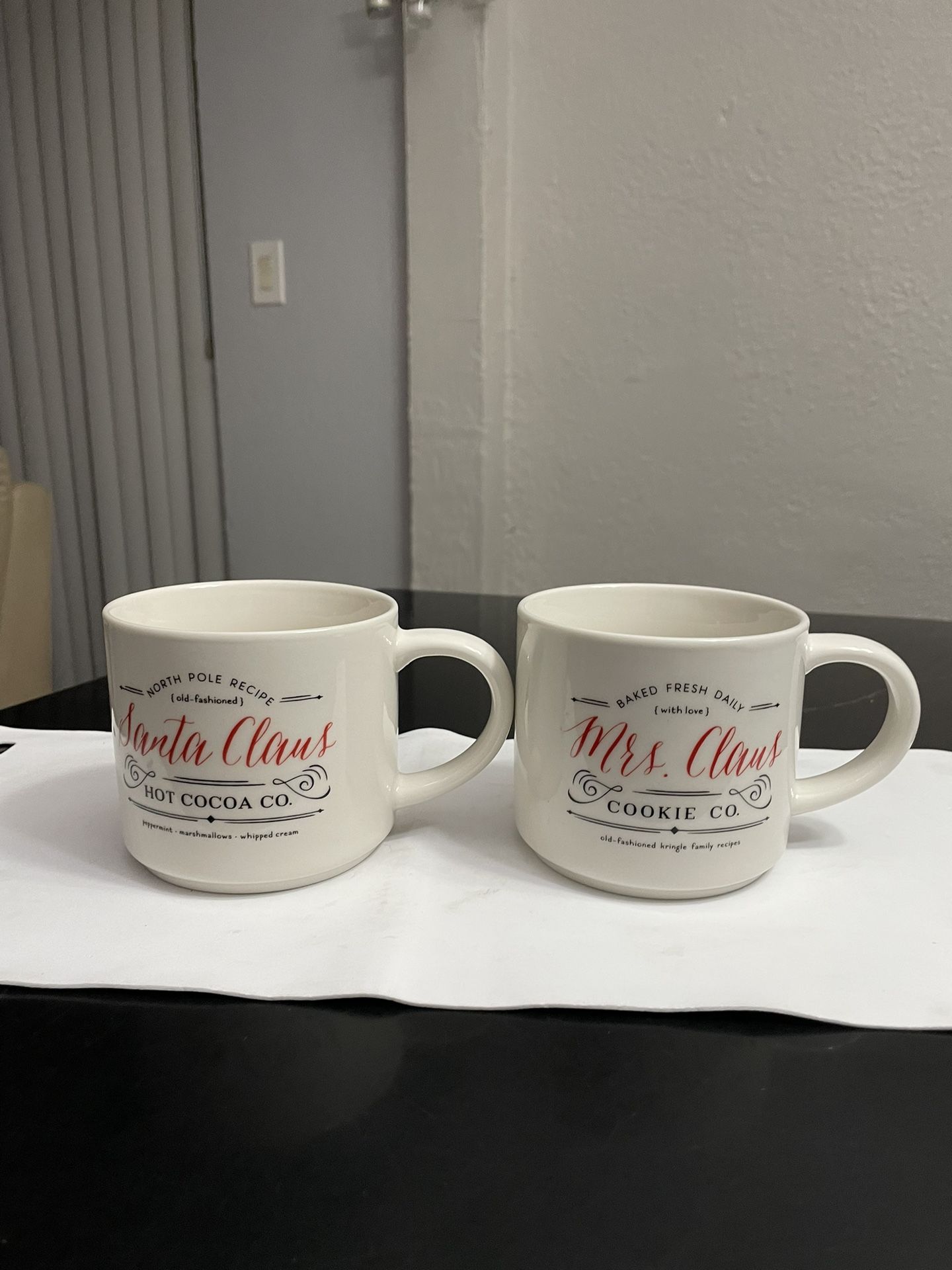 ELUM Design Mrs. Claus & Santa Claus