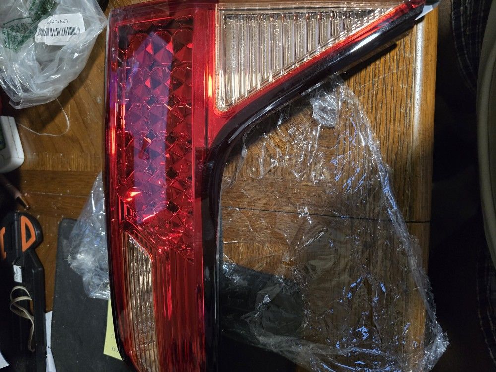 Huray Inner Taillight For Honda Crv - 2017- 19 Oe Taillight Assembly Passenger Side Only 417