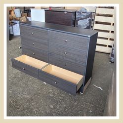 Eight drawers dresser