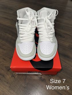 Size 7 Womens - Jordan 1 Retro High OG