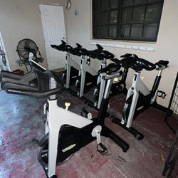 TECHNOGYM Spinning Bike 