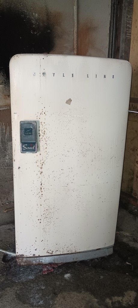 Working 1953 Servel Styleline Refrigerator