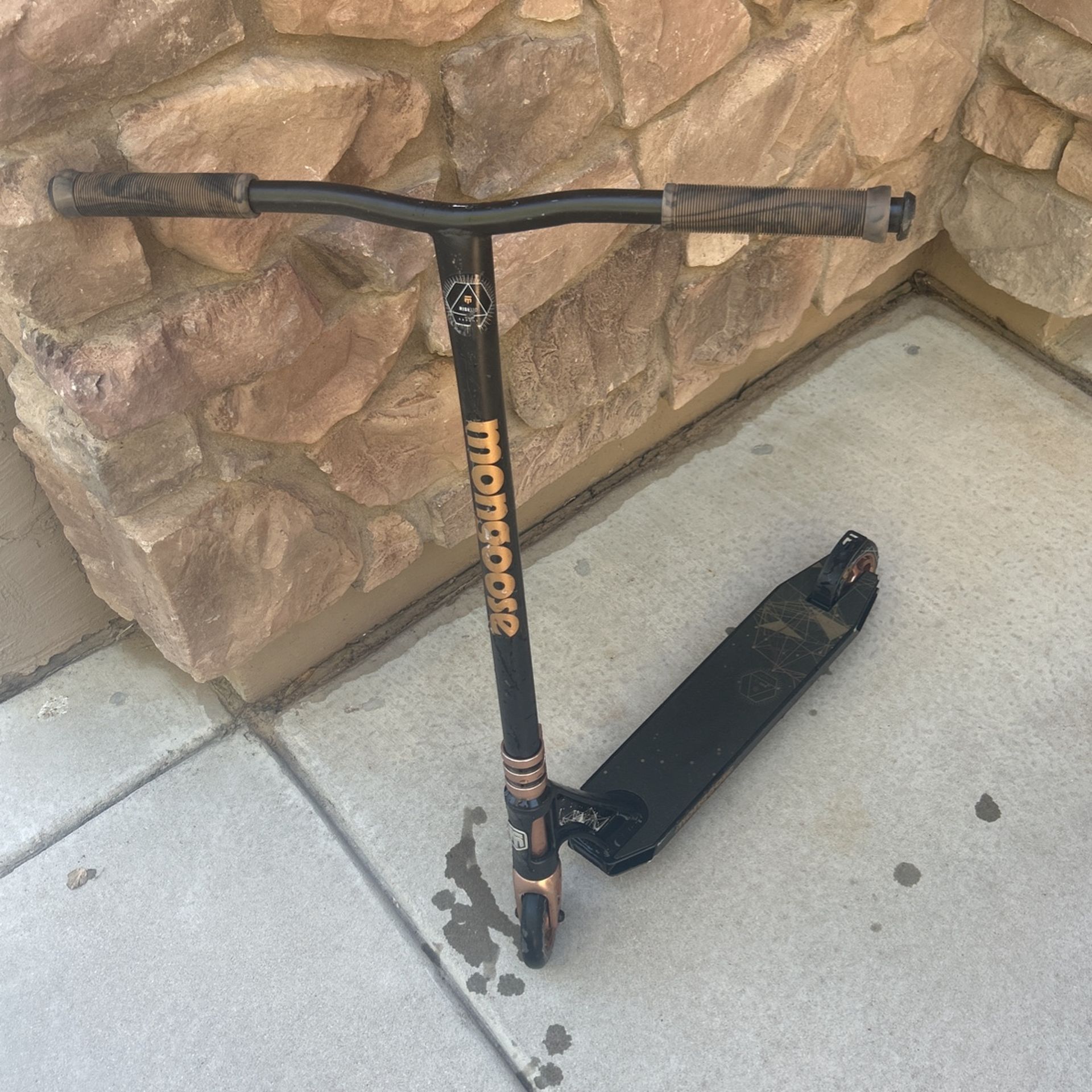 Mongoose Rise 110 Scooter