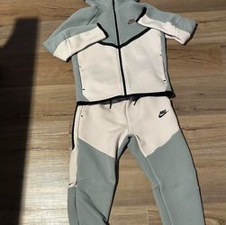nike tech