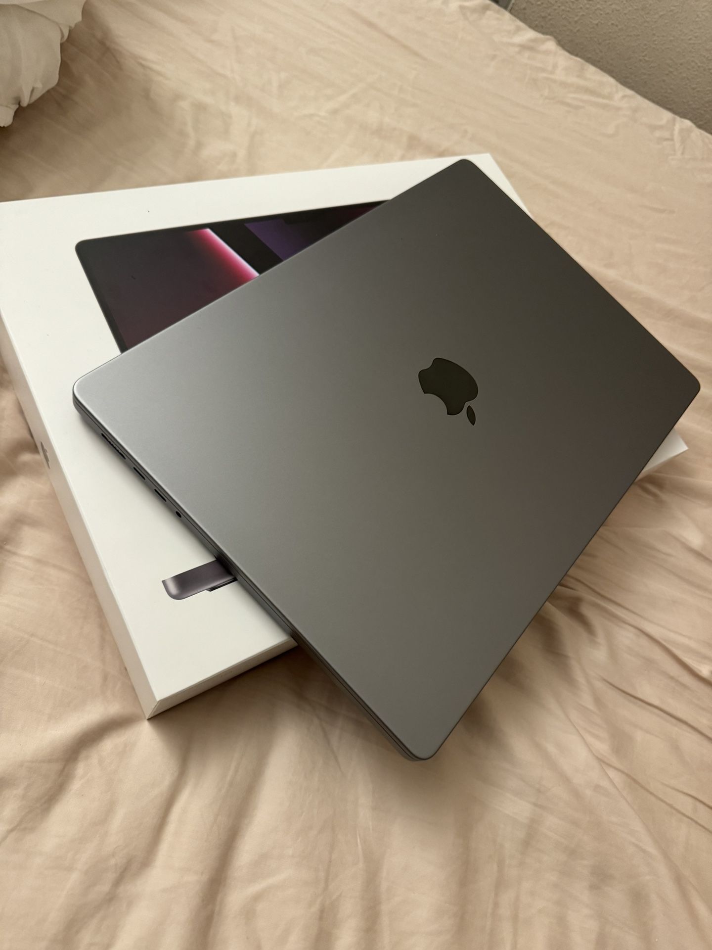macbook pro m2 pro 16 inch