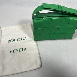 Bottega Veneta Borsa Leather Crossbody Bag Green