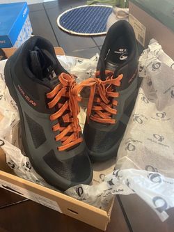 Pearl Izumi SPD clip pedal bike shoes