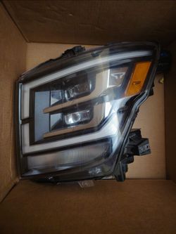 Driver nissan titan side headlight $450