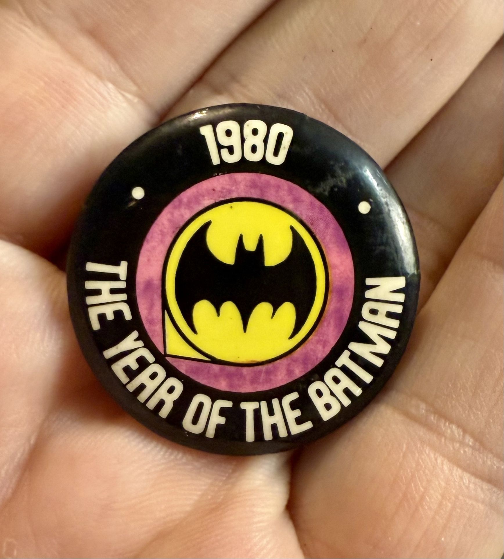 NG SLATER CO. 1980 THE YEAR OF THE BATMAN PIN BADGE *SUPER RARE* BATMAN PIN