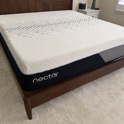 Nectar Luxe Hybrid, King, Like New, Perfect Condition