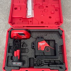 Milwaukee M12 Green 250 ft. 3-Plane Laser Level Kit with 4.0 Ah Battery, charger and Case