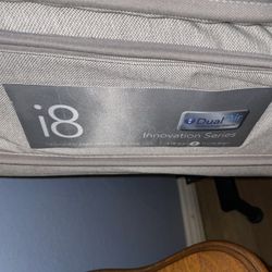 Split king i8 sleep number bed. Excellent condition.