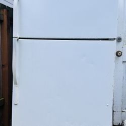 FREE Refrigerator/Freezer - Perfect For Your Garage Or Shop!