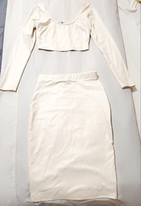 New Tagged Skirt Set
