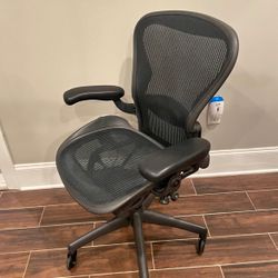 💺 Herman Miller Aeron Chair – LIKE NEW 
