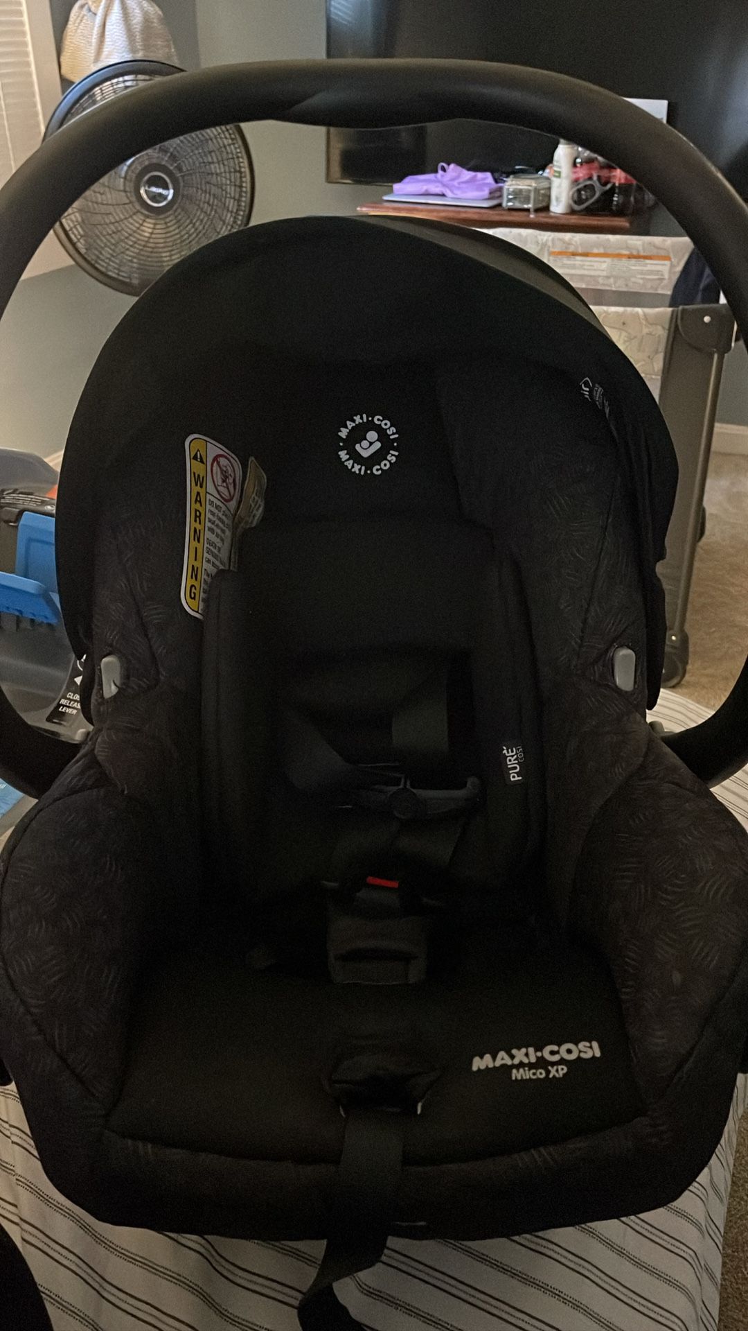 Maxi-Cosi Car seat And Base 