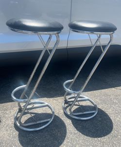 Pair of Vintage Da Ya Foam Factory Co., LTD. Art Deco “Z” Shape Chrome w/ Faux Leather Bar Stools, Lightweight & Non-Adjustable