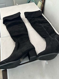 Suede Over the Knee Boots Size 9. Length of Boot From Top of Boot to Bottom of Sole 24 Inches
