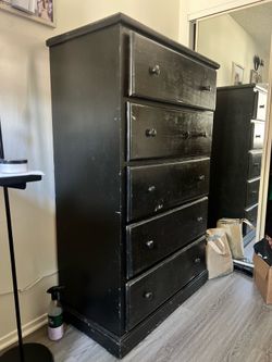 5 Drawer Black Dresser