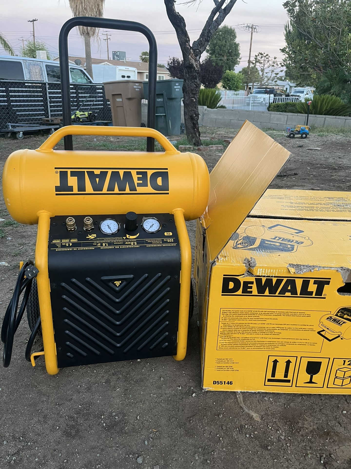 DEWALT 4.5 Gal. Portable Electric Air Compressor