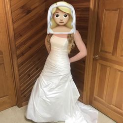 Allure Bridals Wedding Dress - size 8