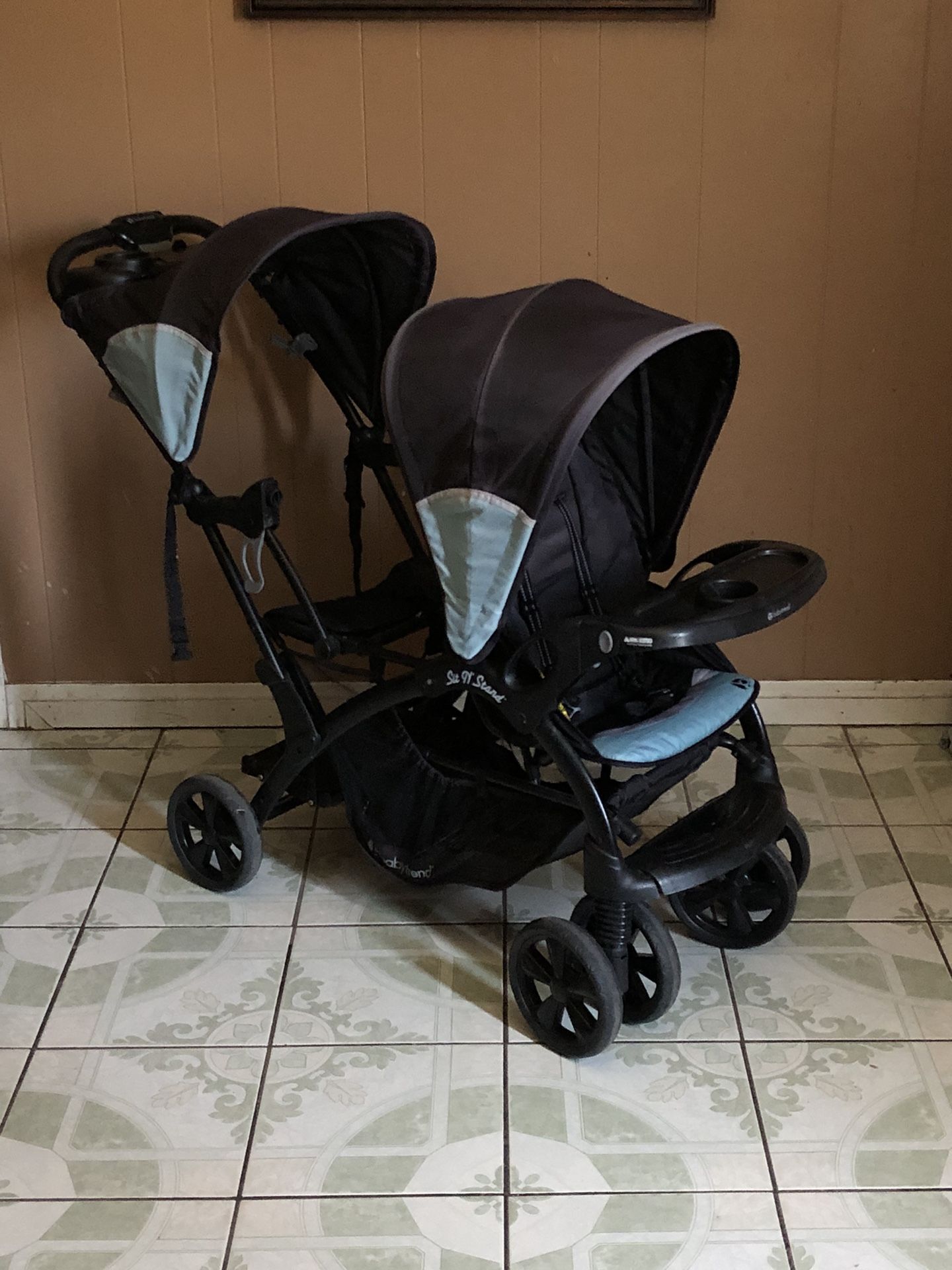 LIKE NEW BABY TREND SEAT AND STAND DOUBLE STROLLER!!!!
