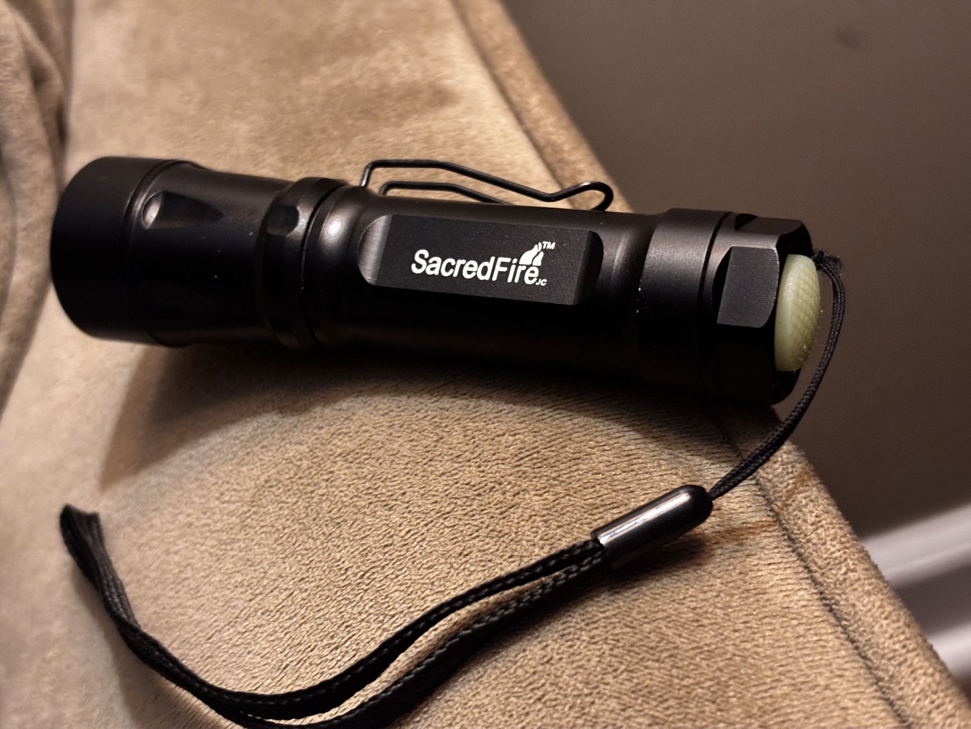 High-Power SacredFire NF-007 LED Flashlight (CREE XR-E LED)