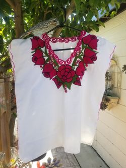 Women's Size Medium Mexican Embroidered Blouse