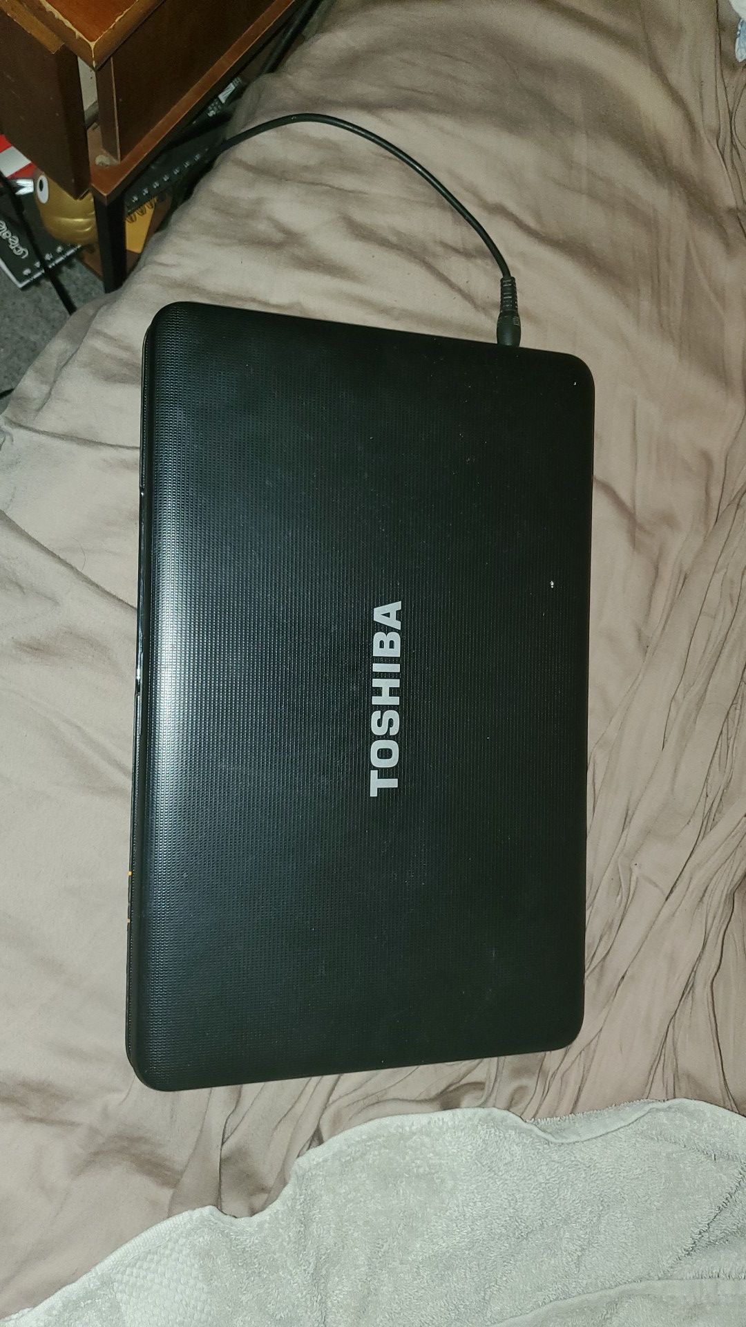 Toshiba laptop + charger