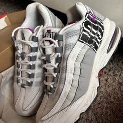 Nike Air Max 95 City Pride Houston sneakers/ Boy size 7Y/ Women's size 8.5