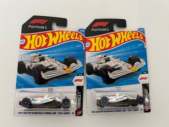 Hot wheels Visa RedBull F1 Formula car (2) car lot