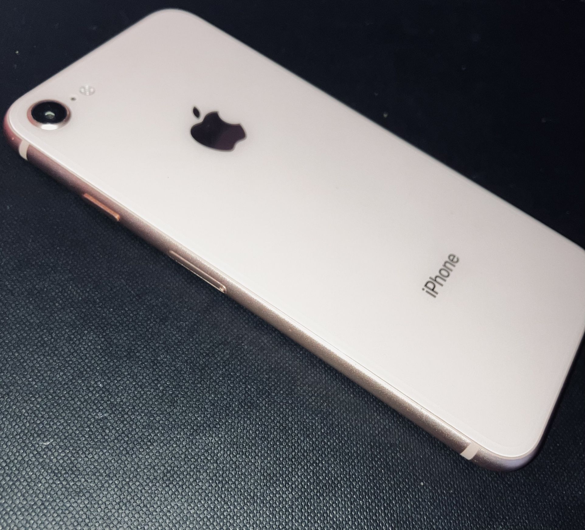 NEW ROSE GOLD 64gb iPHONE 8 