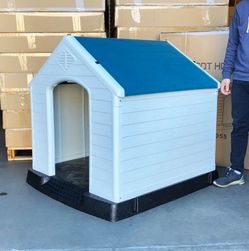 $150 (New in box) Plastic dog house x-large size pet indoor outdoor all weather shelter cage kennel 42x42x45”
