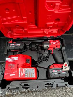 Milwaukee “1/2” Impact Wrench Kit