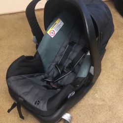 BabyTrend EZ Lift Car Seat & Carrier Combo