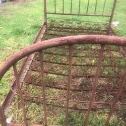 Antique  Metal Bed With Springs Rustic  Great  For Garden  Decor 