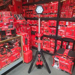 MILWAUKEE M18 ROCKET LED LIGHT