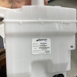 2009-2013 Corolla Winshield Washer Bottle