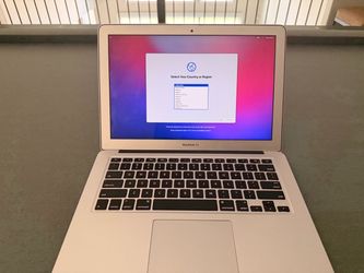 Apple MacBook 2017 13.3in Great Condition