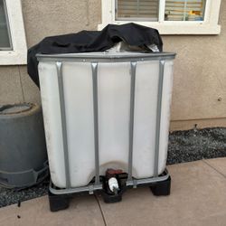 250 Gal Water Tank