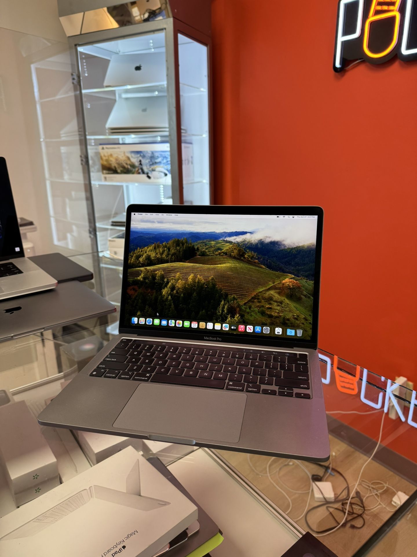 13” MacBook Pro M1 Chip 16GB Ram 256SDD! Like new!